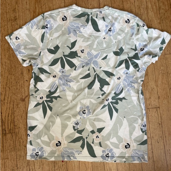 Hollister floral tee shirt - Picture 4 of 4